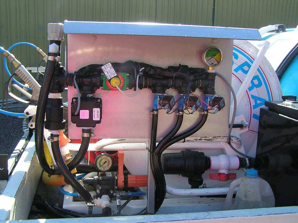 3 section electric controls with auto rate flowmeter and servo valve ob ute mounted sprayer