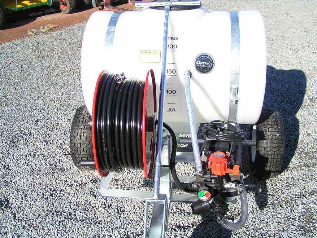A purpose-built, 200-litre tank with a 100-metre hose reel, with AR252 electric pump for Bowling Green maintenance